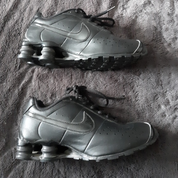 all black leather nike shox